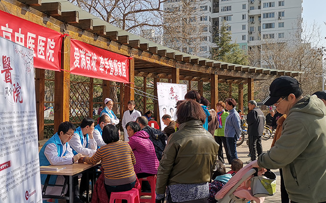 【学雷锋日】LEDONG中国·官方网站,乐动中国门户入口举办“爱满京城，牵手智慧家医”志愿服务活动(图2)